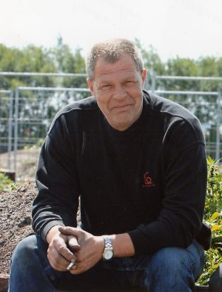 Dick de Ruiter is de nieuwe baanbeheerder van de kartbaan in Strijen